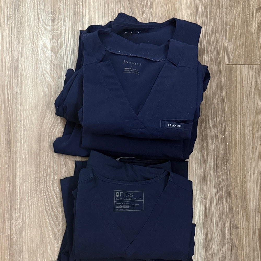 Figs Women's Navy Scrub Top